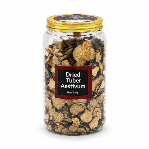 Tranches de truffe d'été séchées Tuber aestivum dans un grand bocal transparent