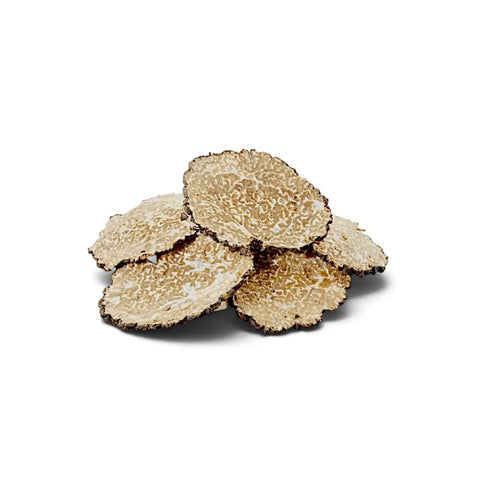 Morceaux de truffes séchées, poudre de truffe, morilles et cèpes présentés sous différentes formes culinaires