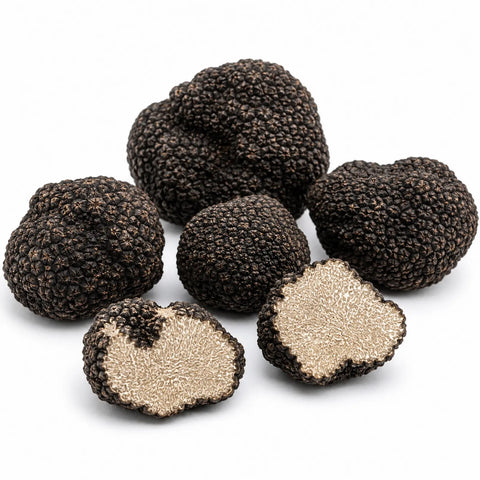 Truffes fraîches Tuber aestivum de catégorie A, entières et coupées, à l’intérieur noisette clair et finement marbré