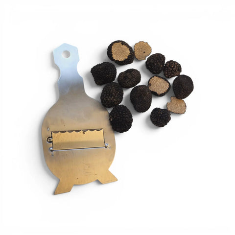 Truffes fraîches de catégorie B Tuber aestivum : petits spécimens entiers irréguliers et intérieur naturellement découpé